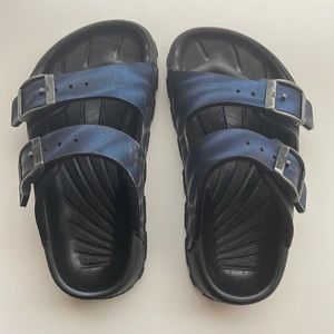 Birkis Birkenstock toddler sandals size 24/8